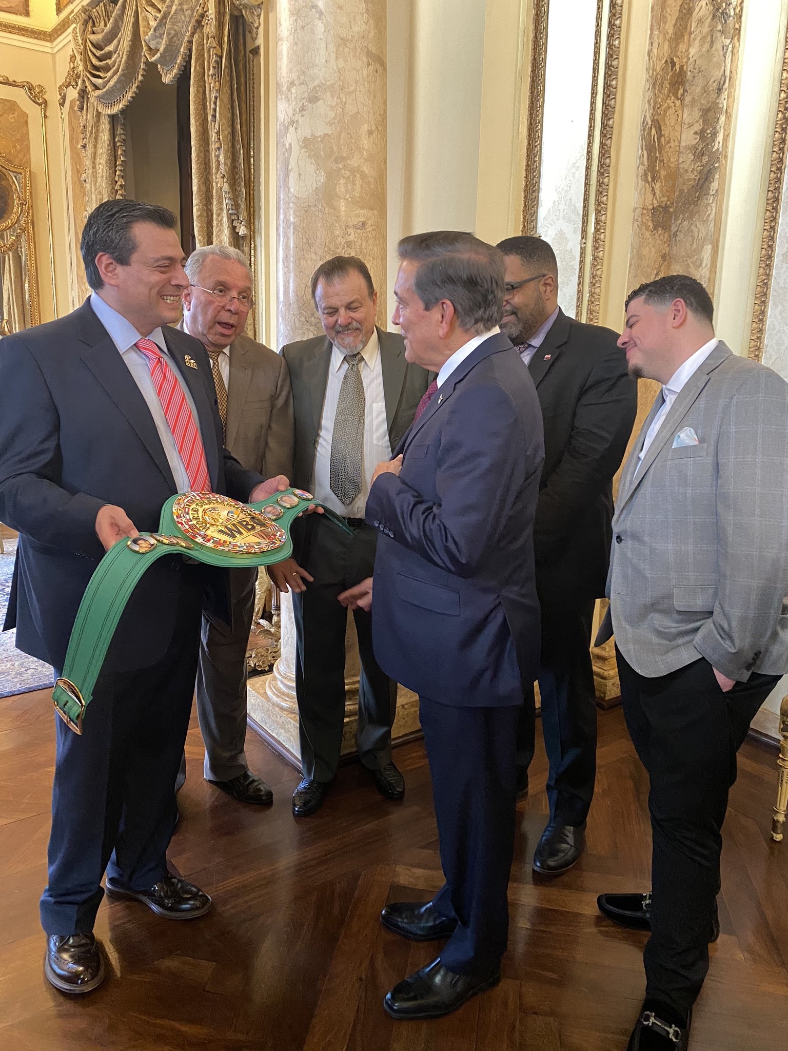 Presidentes de WBC & IBF visitan al Presidente Cortizo de Panamá