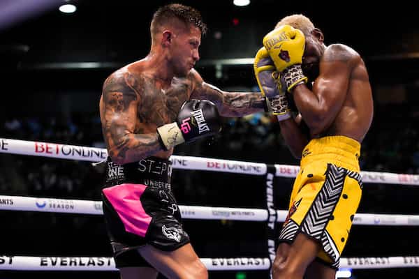 Boxing News: Paro Upsets Matias To Win IBF 140lb Title » December 9, 2024